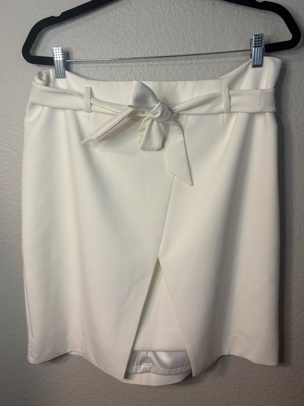 White House Black Market Cream Tie-Waist Pencil Skirt